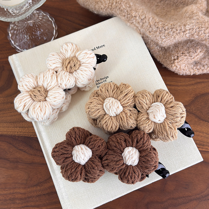 Agrafă de Păr Banana din Fire Vintage cu Flori