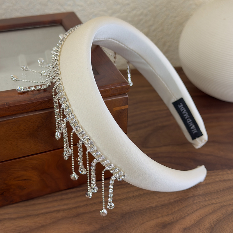 Κορδέλα Μαλλιών με Φούντες