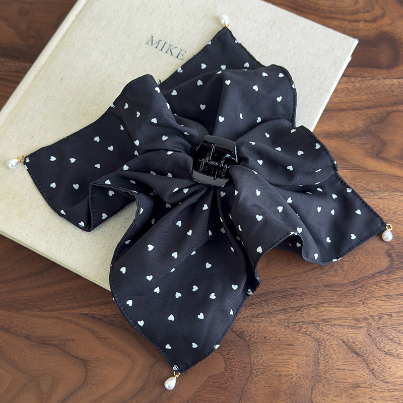 กิ๊บติดผมลายหัวใจและพวงหรีด