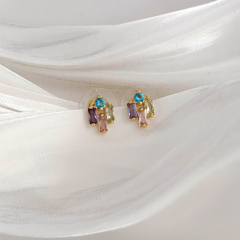 أقراط زراعية قلب فراشة مزينة بزركون ملون