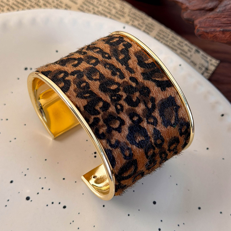 Браслет з відкритою манжетою леопардового та зебрового принту