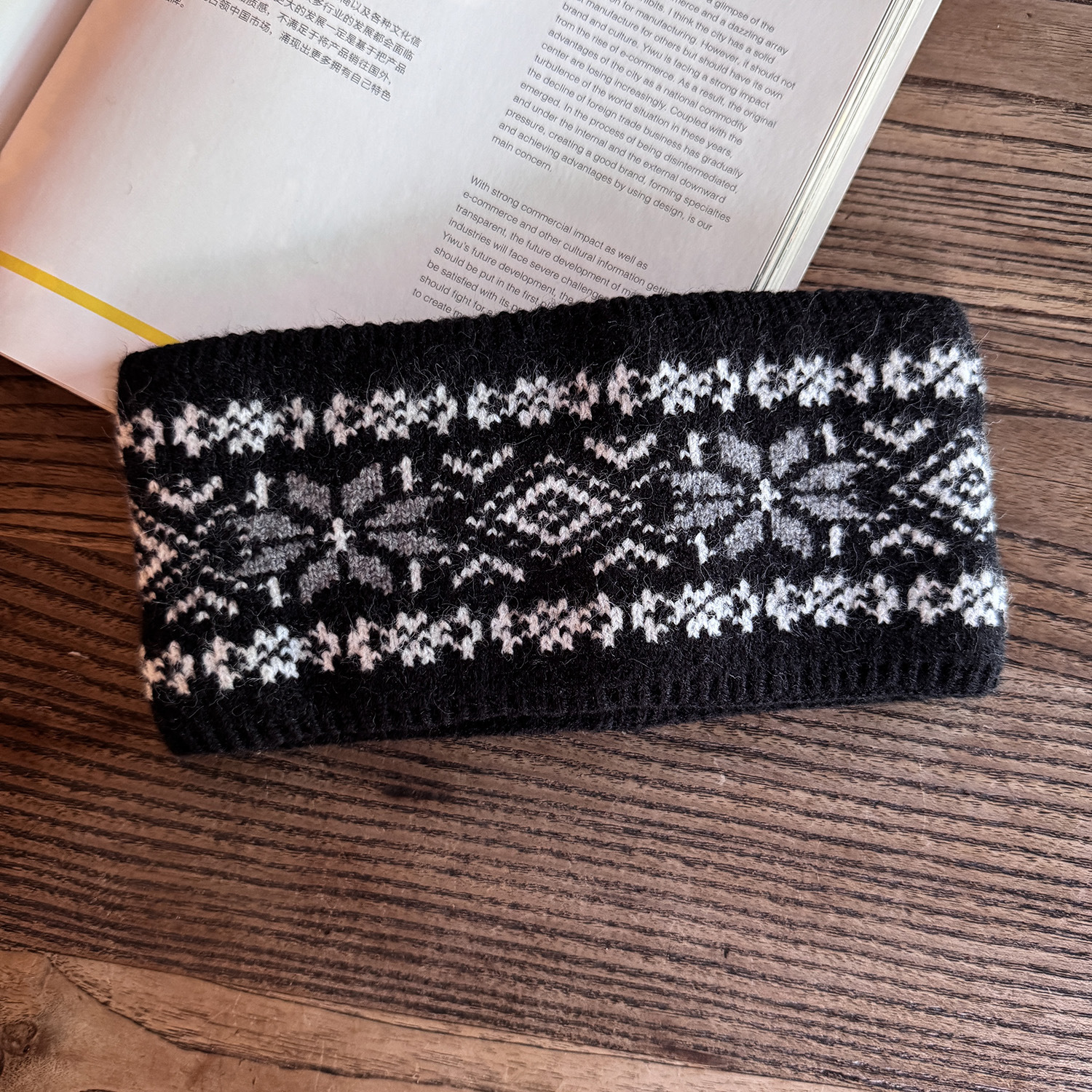 Πλεκτή Κάπα για Μαλλιά με Φαρδύ Γείσο