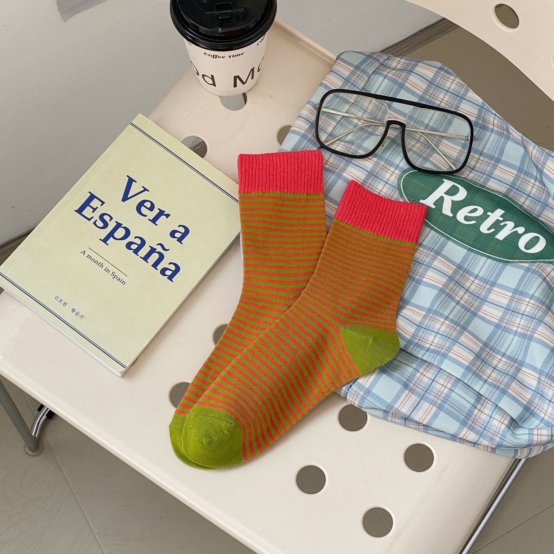 Meias Mid-Calf com Bloco de Cor