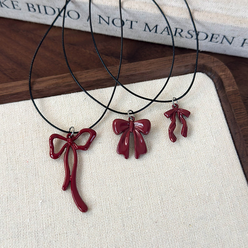Намисто з Червоним Бантом