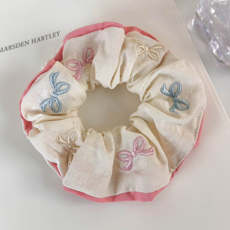 Wyszywana Kokardka i Wiśniowa Gumka