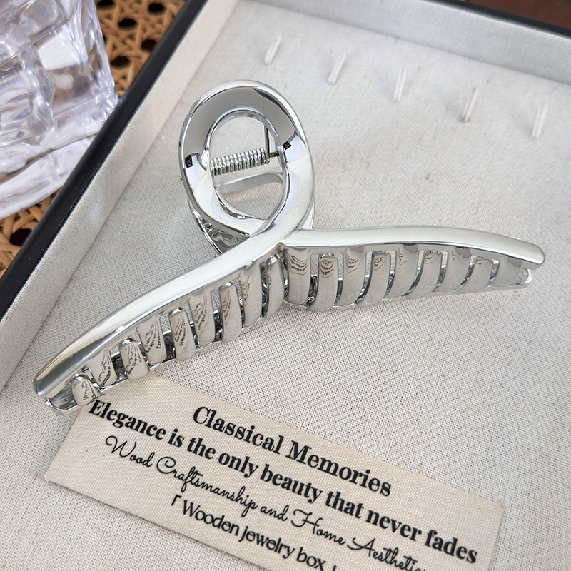 Agravă Metalică Argintie cu Inimă