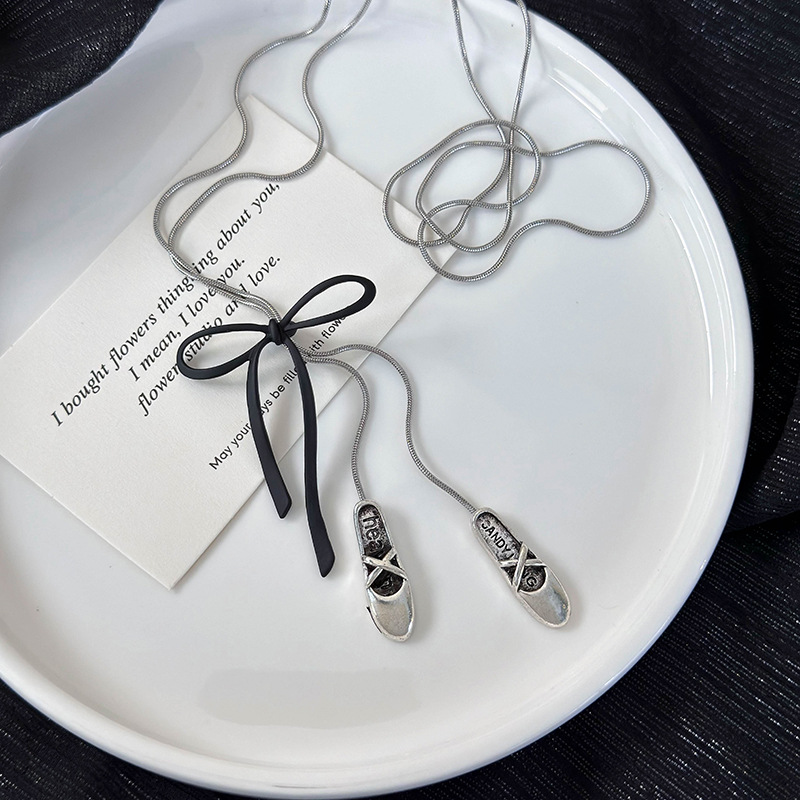 Fiyonk Bale Terlik Kolye