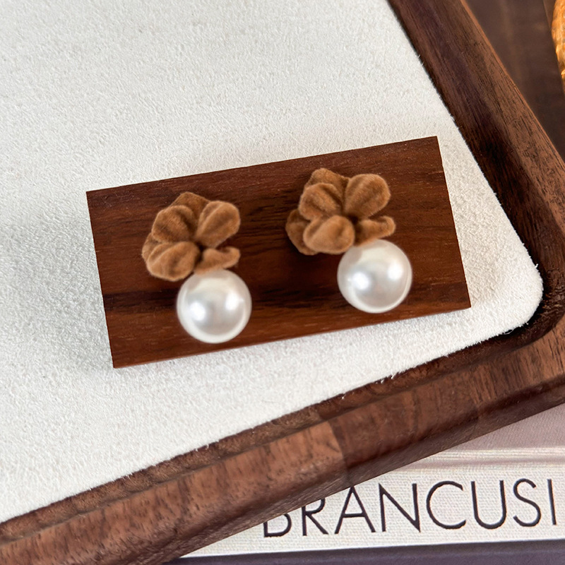 벨벳 플라워 펄 귀걸이