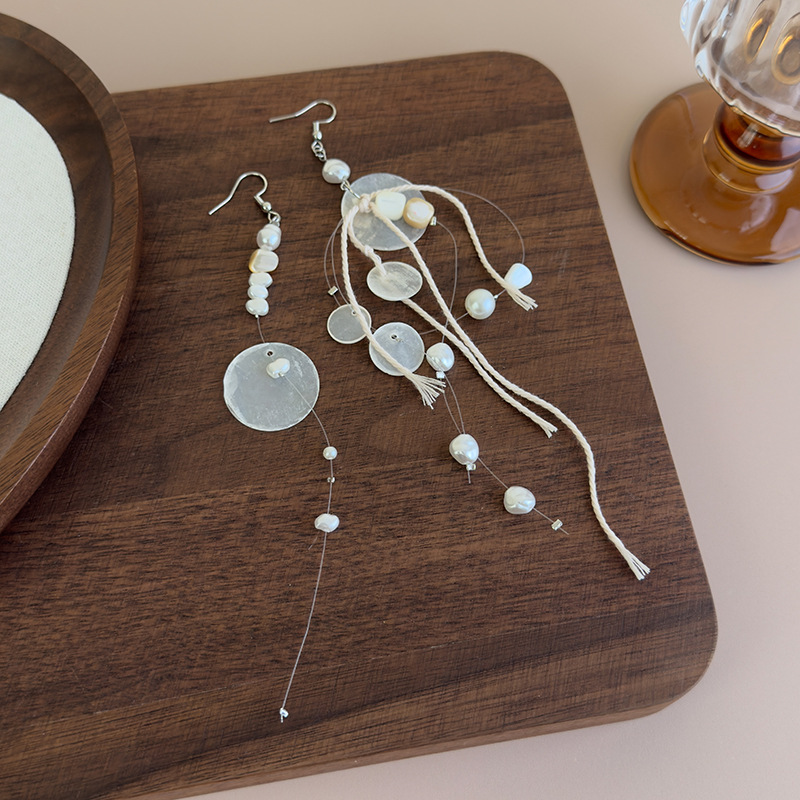 Brincos Longos de Concha com Borlas