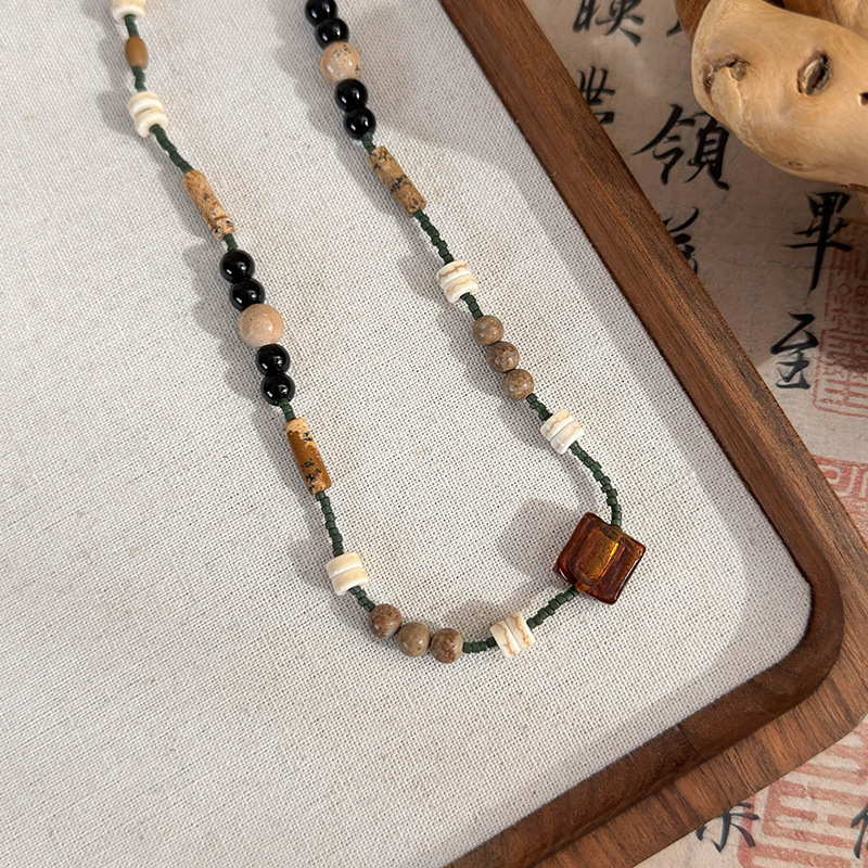 Намисто з бісерним метеликом