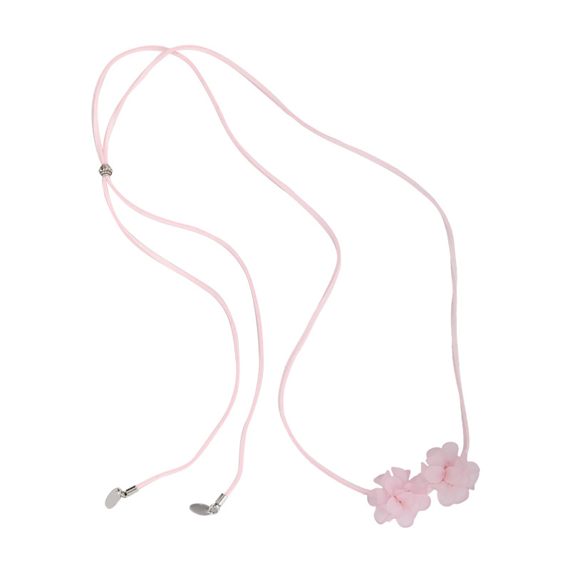 قلادة تشوكر بزهرة الكاميليا