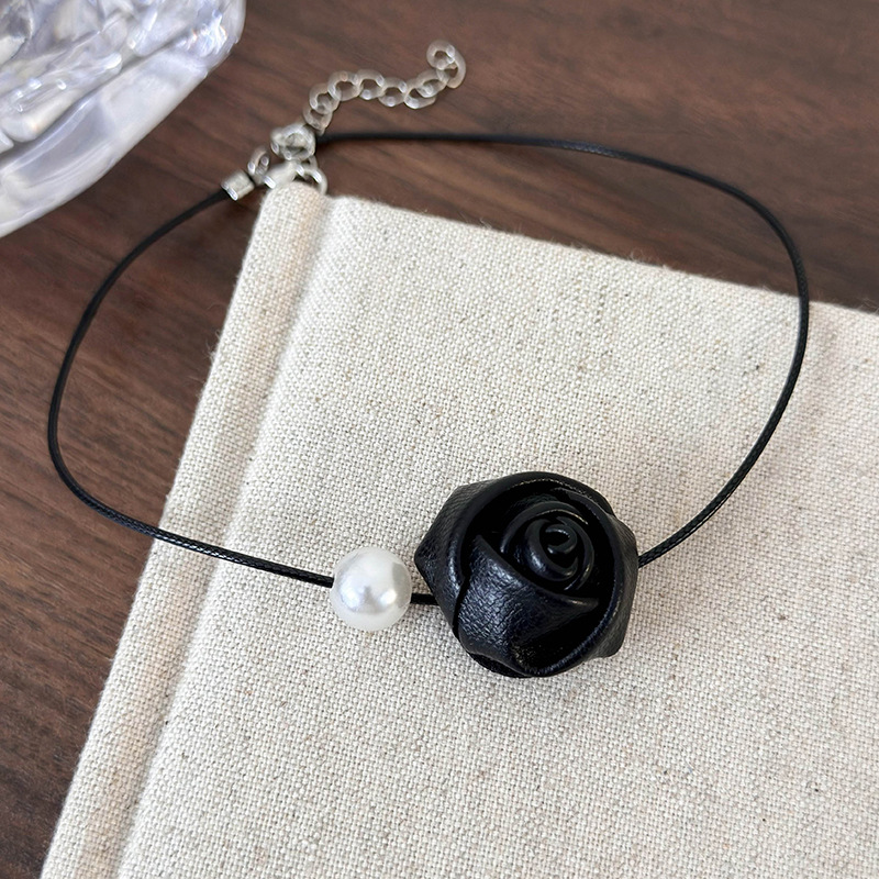Шкіряний Намисто Чокер з Трояндою та Перлиною