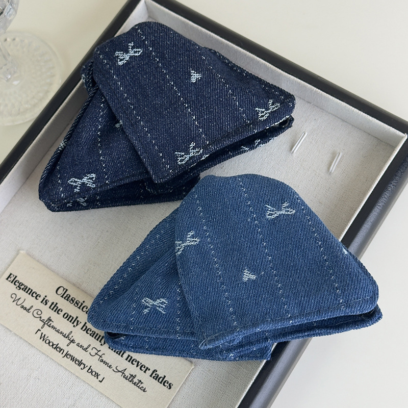 Agravă Triunghiulară din Denim cu Fundiță