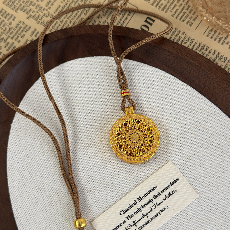 Кулон-компас геометричний