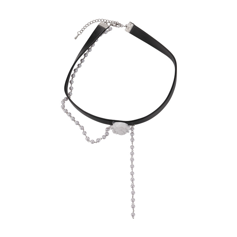 Rose Pearl Choker