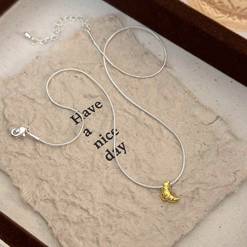 Геометричне намисто двох кольорів