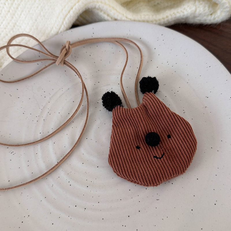 Намисто з кроликом з мультфільму