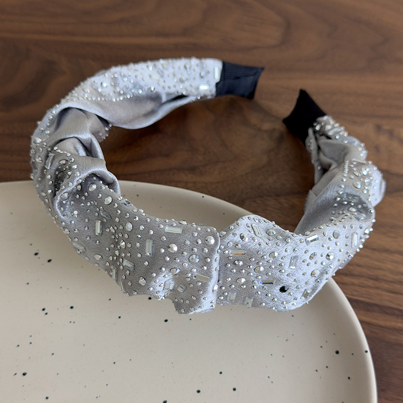 Scrunchies și Bande de Păr cu Strass