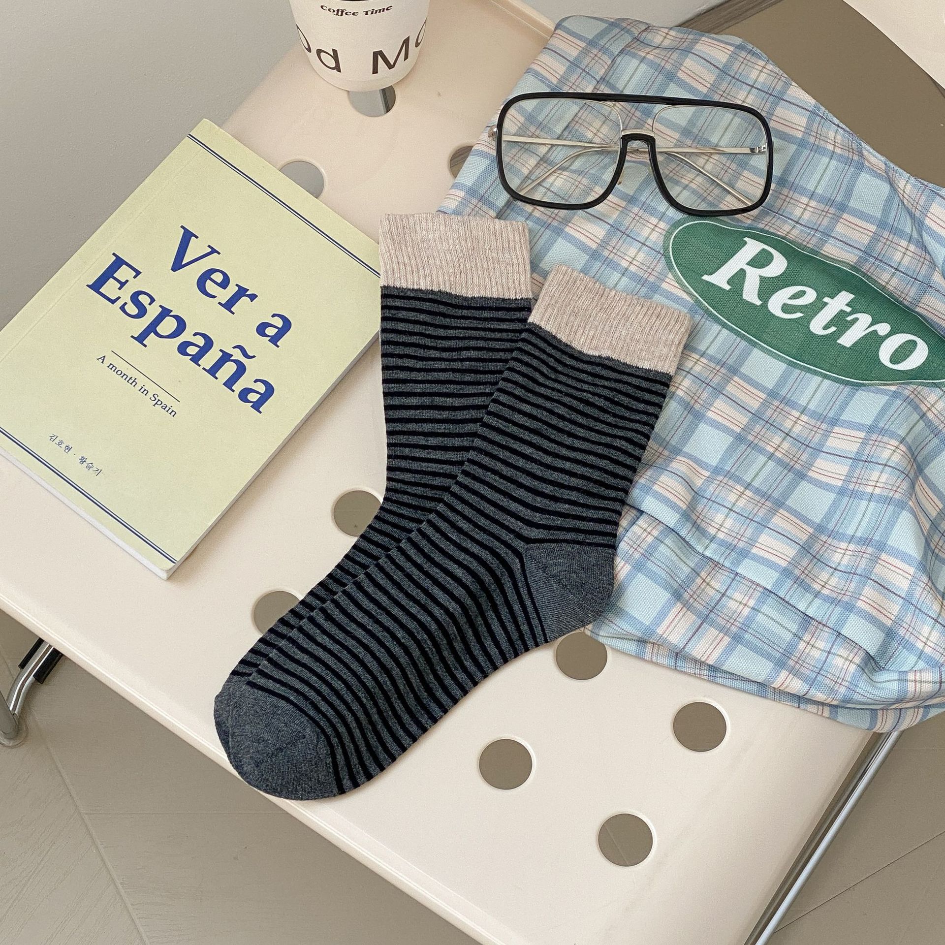 Meias Mid-Calf com Bloco de Cor