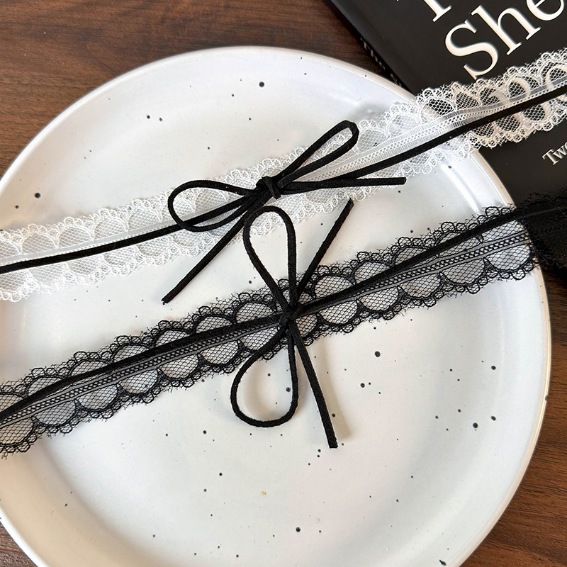 Чорний мереживний чокер з бантом