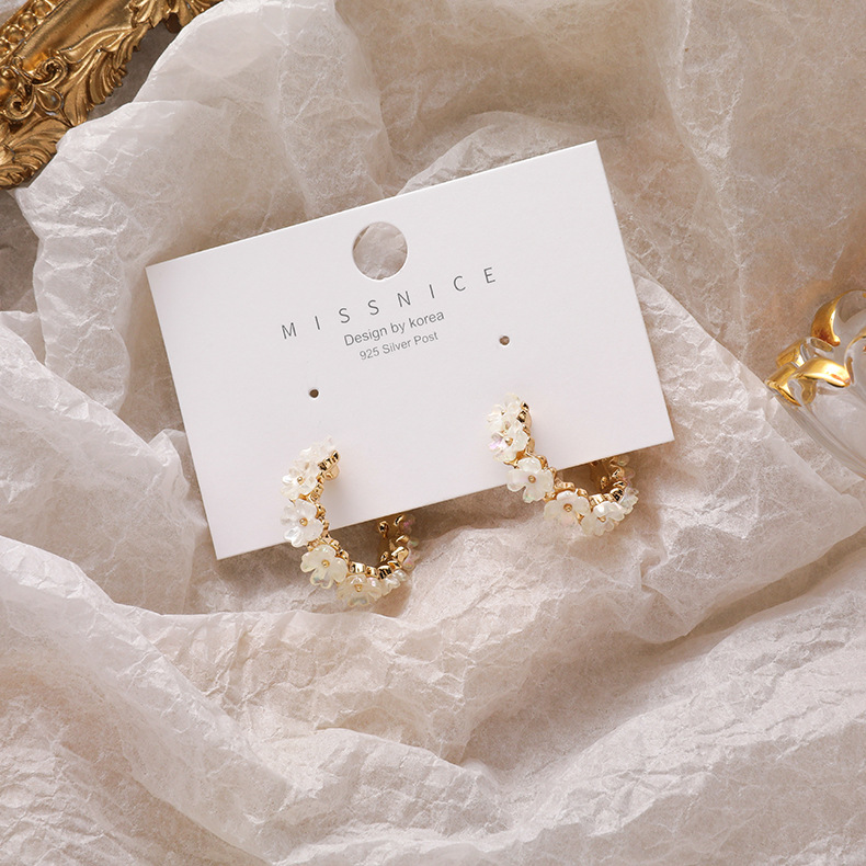 أقراط دائرة زهرة الصدف