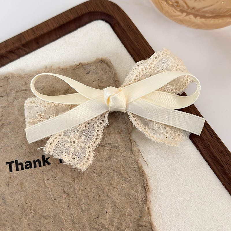 Grampo de Cabelo com Renda Bege