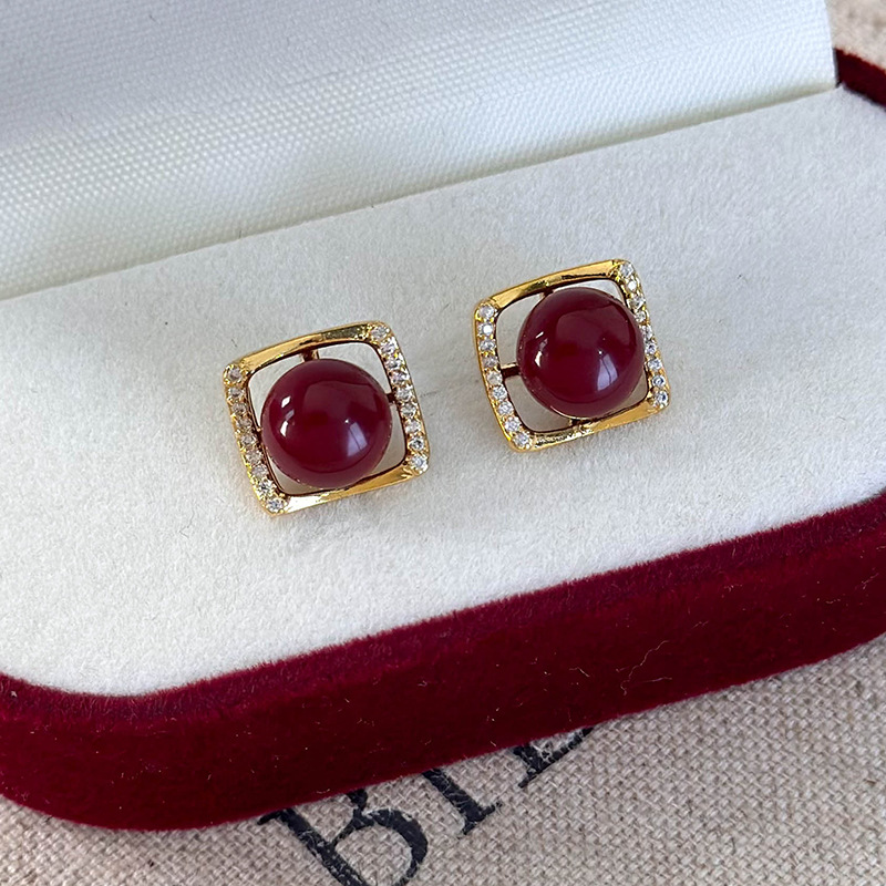 레드 빈 펄 이어스터드 스퀘어 지르코니아