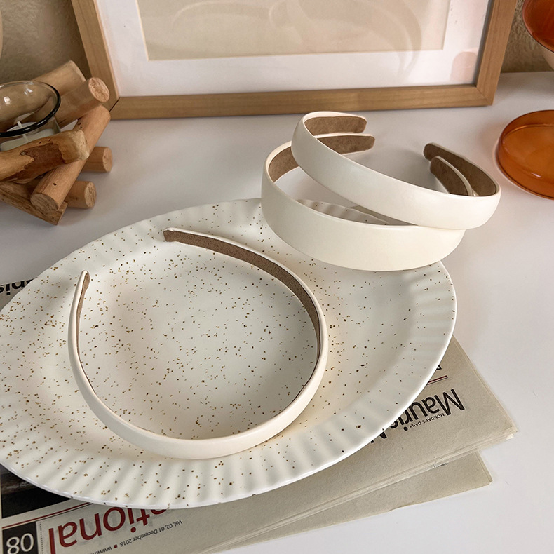 Cinta para el Cabello de Cuero Crema