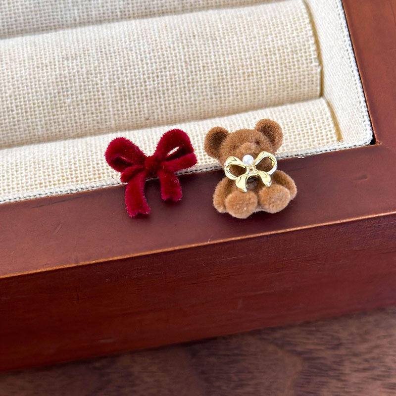 Burgu Flok Çiçekli Küpeler