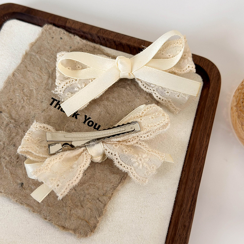 Grampo de Cabelo com Renda Bege