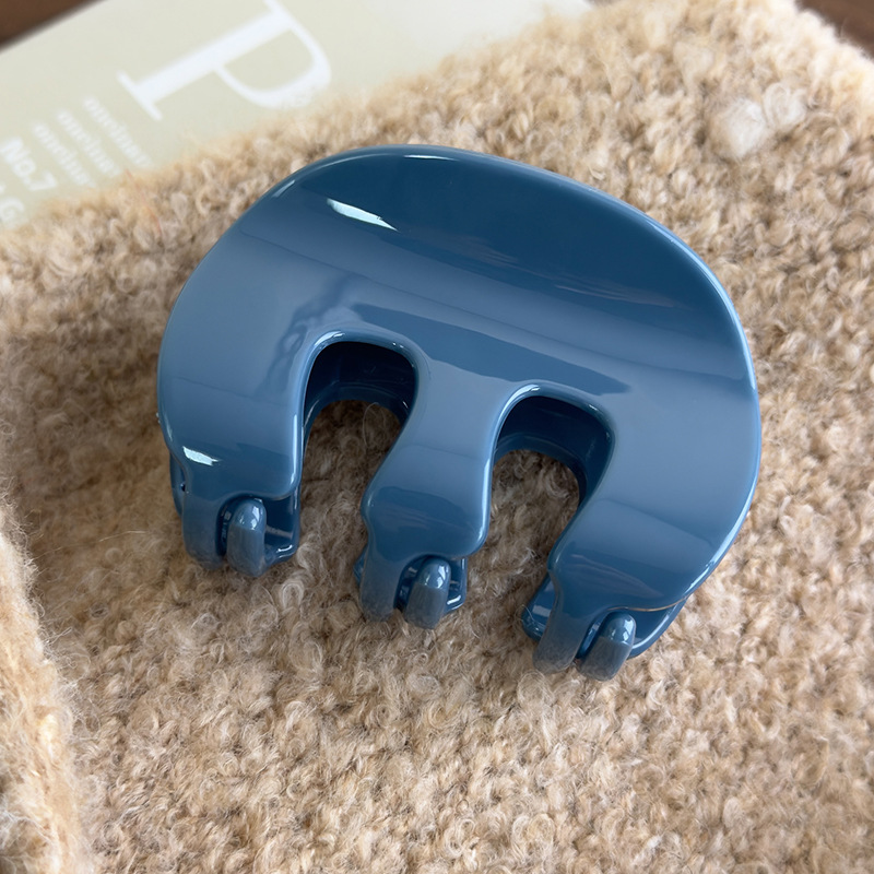 Agrafă de păr în formă de M