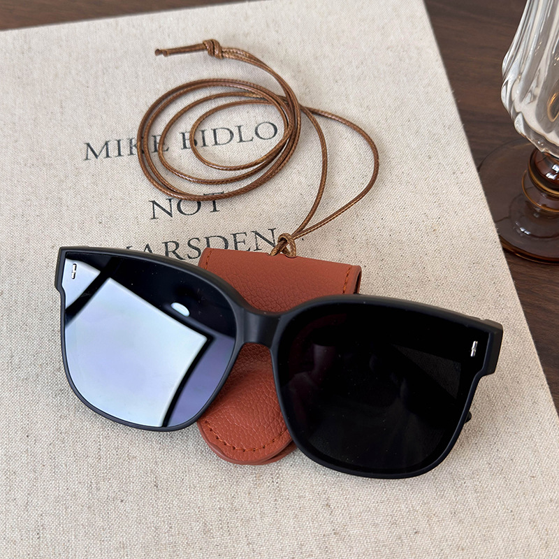 Намисто з підвіскою Multi-Clip зі штучної шкіри