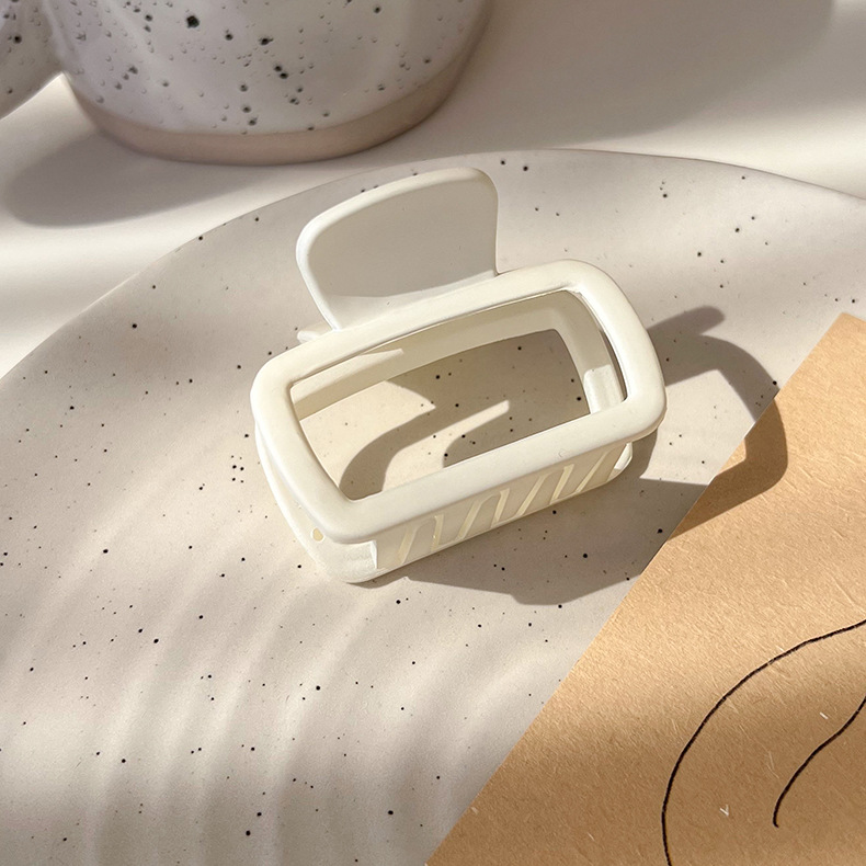 Agravă pătrată mică