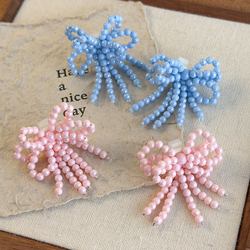 ビーズボウとタッセル付きシュークリップ