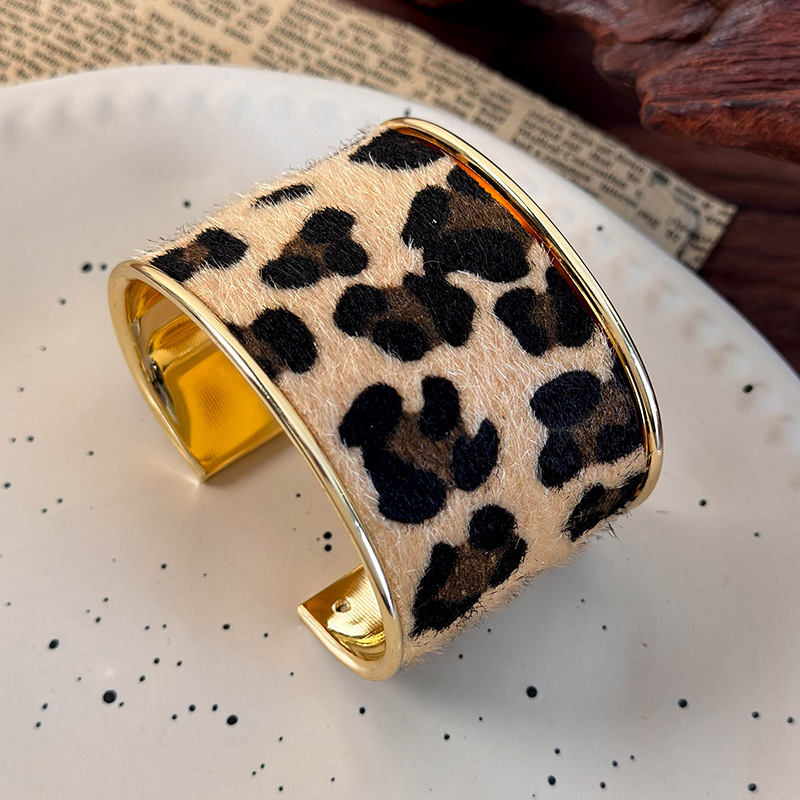 Браслет з відкритою манжетою леопардового та зебрового принту