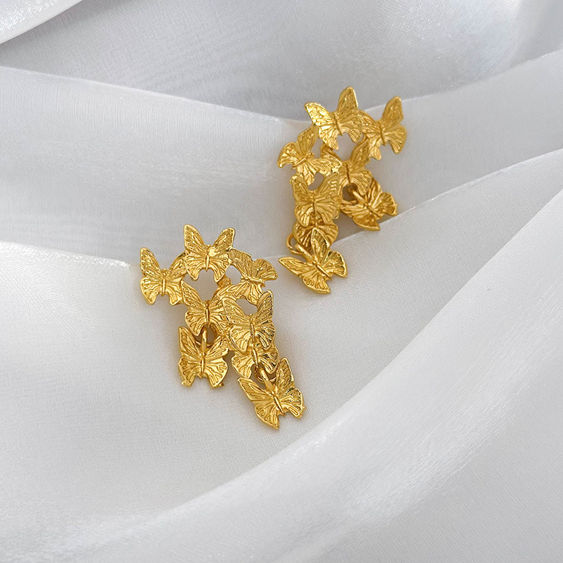 Anting Kupu-Kupu Emas