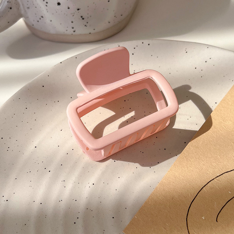 Agravă pătrată mică