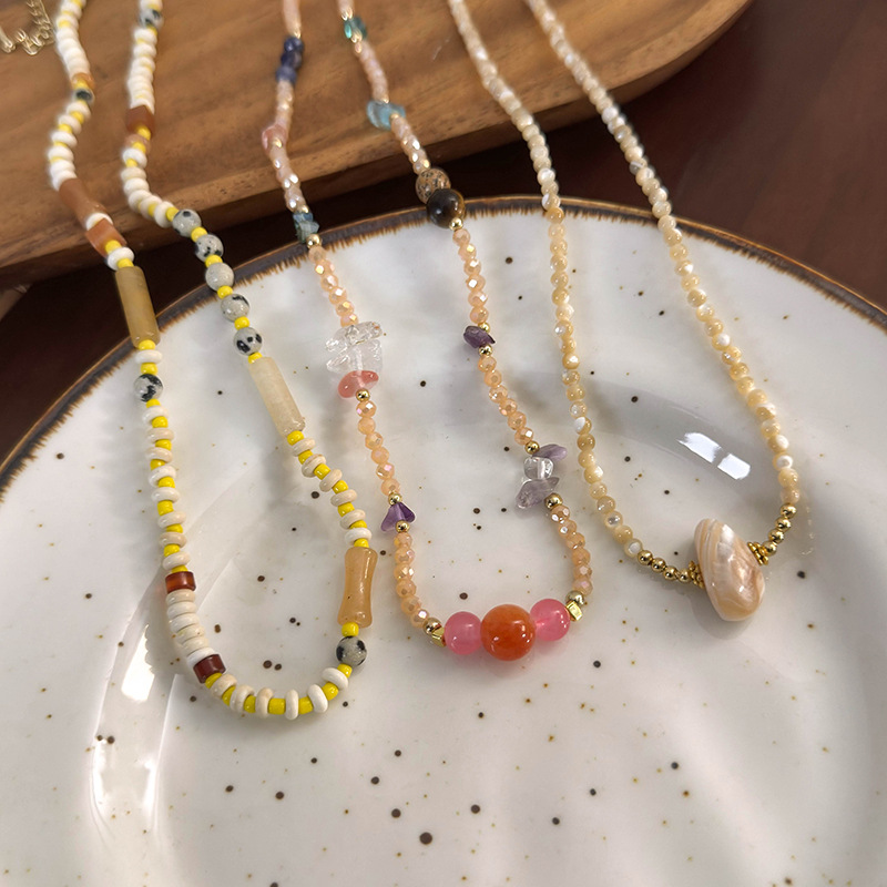 Намисто зі скляних намистин та мушлі