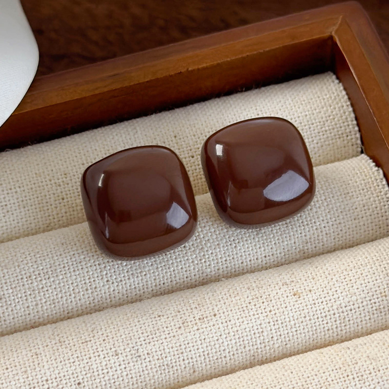 Geometrické Hnědé Náušnice s Kapkovým Glazurou