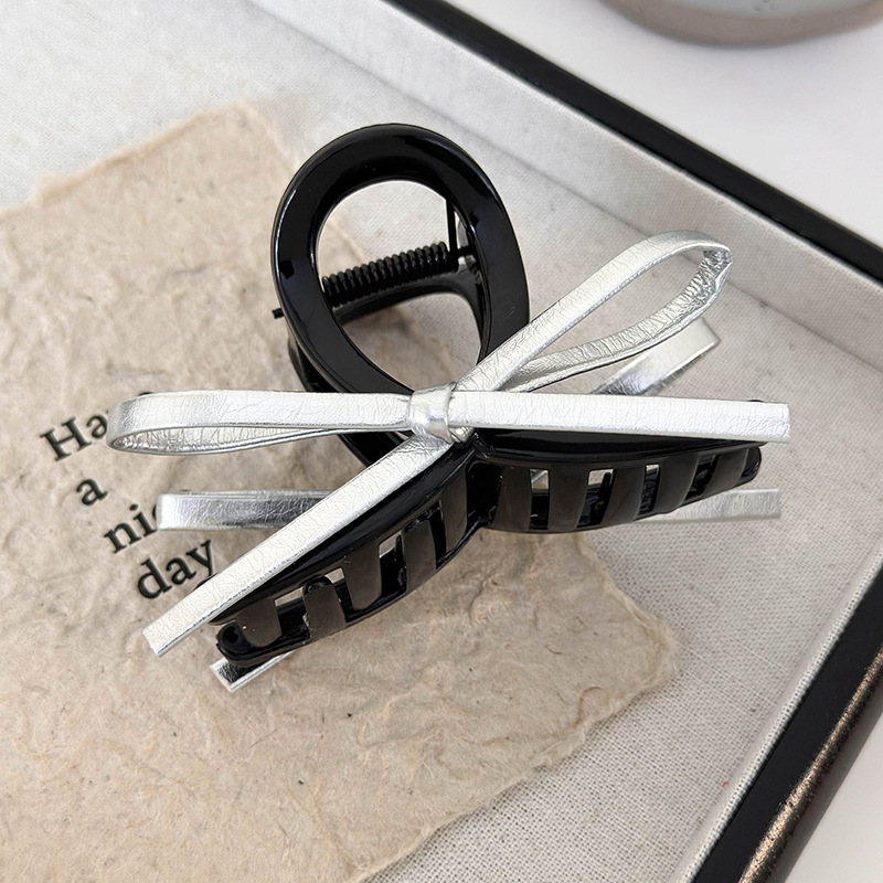 Pente de Cabelo com Laço Prateado