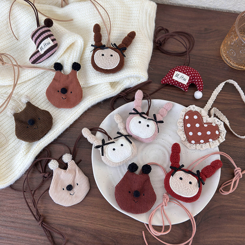 Намисто з кроликом з мультфільму