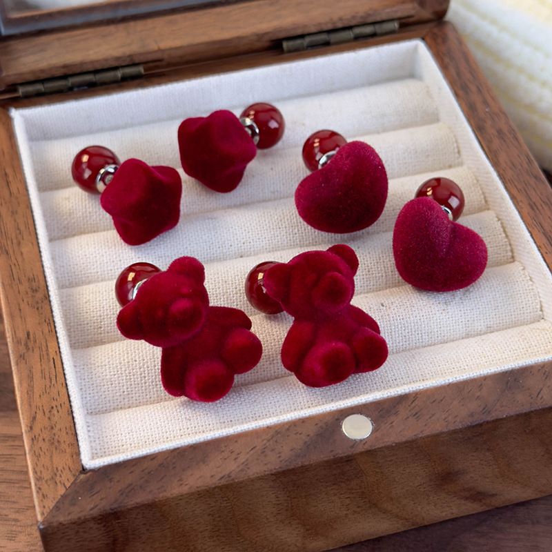 와인 레드 플록 하트 베어 양면 귀걸이