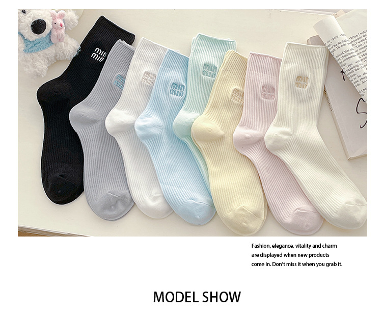 Meias Scrunch com Bordado de Letras