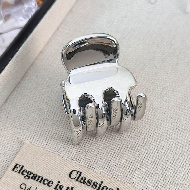 Agravă Metalică Argintie cu Inimă