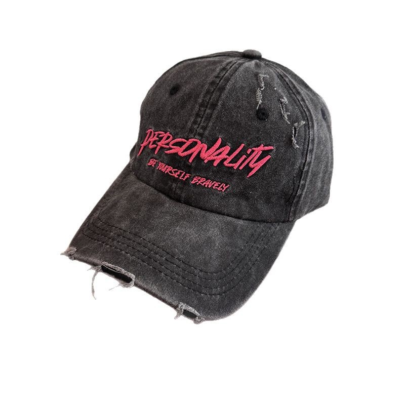 Boné de Baseball Lavado e Desgastado com Letras Rasgadas