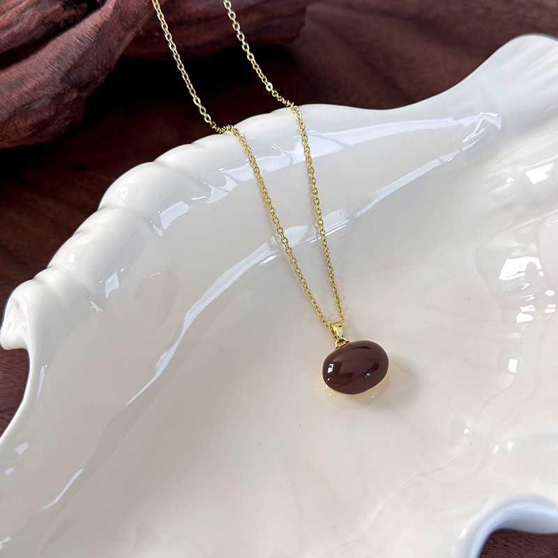 Намисто з підвіскою з бобів акації