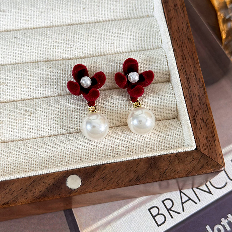 Burgu Flok Çiçekli Küpeler