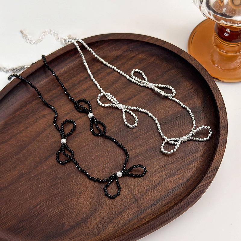 قلادة لؤلؤ بقوس كريستال أسود