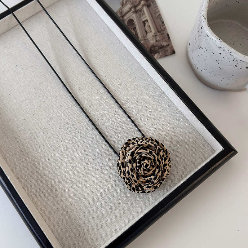 Leopardtryck Ros Choker Halsband