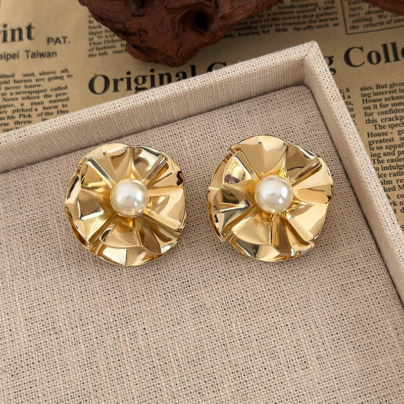 3D İnci Çiçek Küpeleri